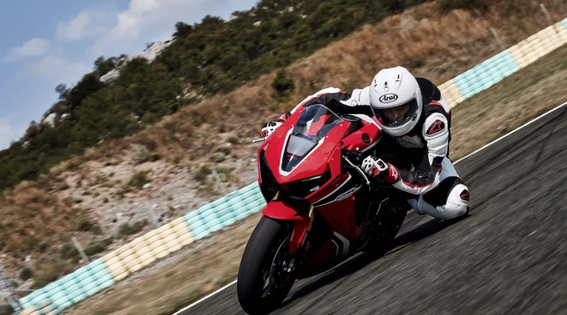 2017 Honda CBR1000RR Cornering