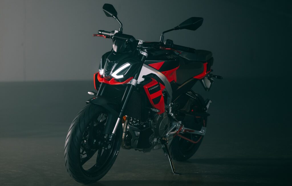 Aprilia Tuono 457 Full